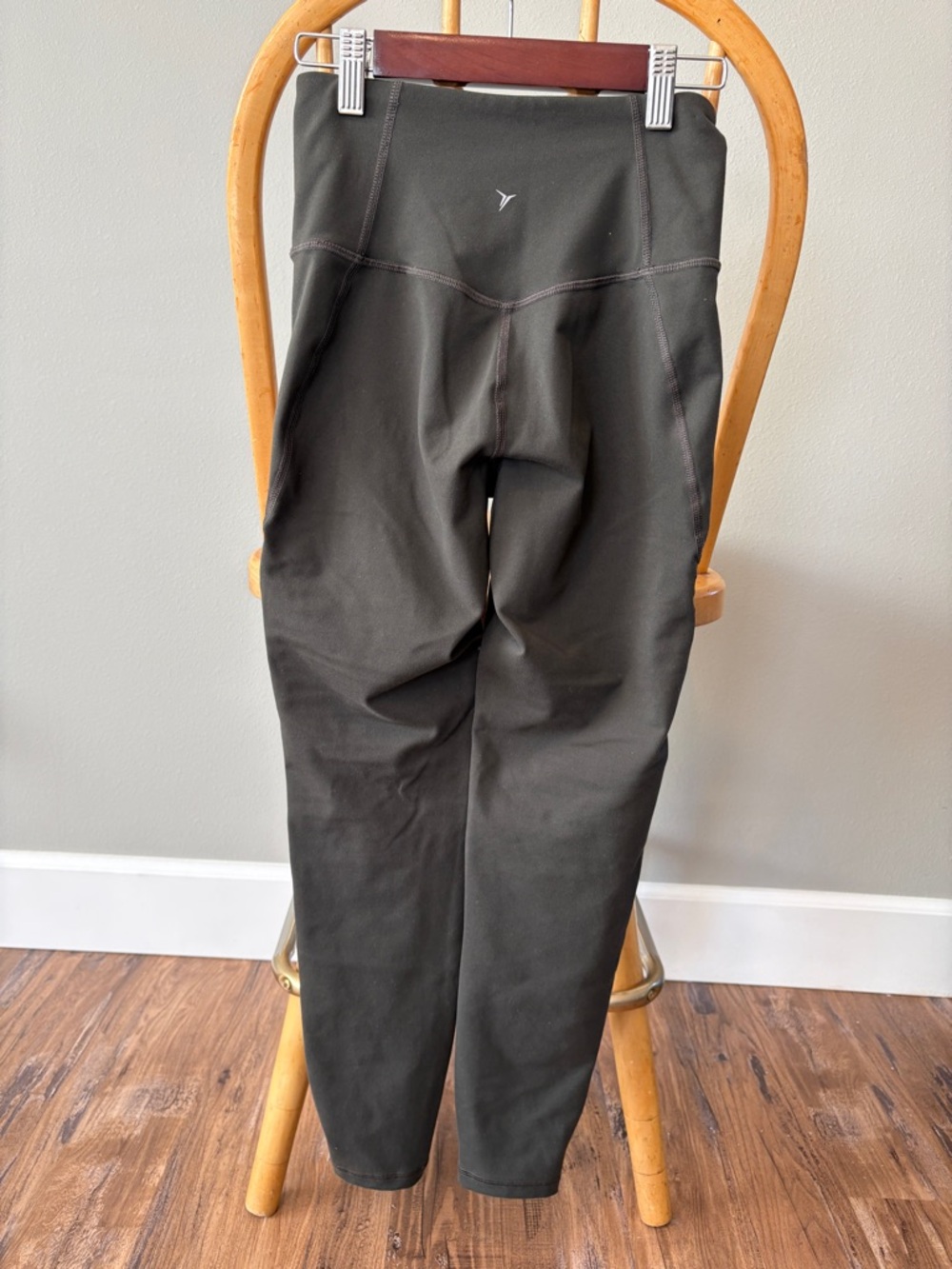 Old Navy Active Dark Grey Elevate Leggings - Picture 2 of 5